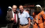 Michel Chevalet en compagnie du spationaute Michel Tognini lors de l'exposition "l'Odyssée de l'espace" à la foire internationale de St-Etienne